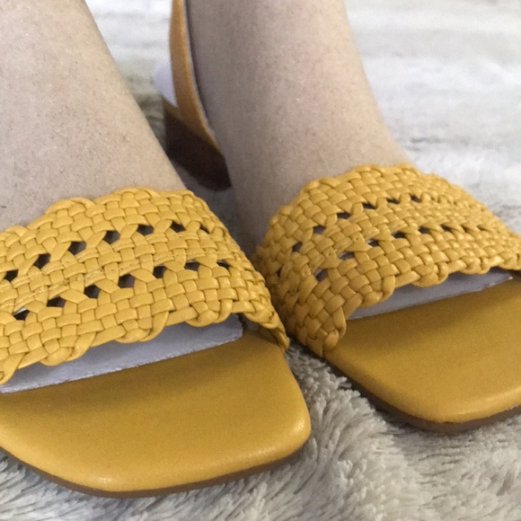 Yellow snake print woven ankle strap sandals 7.5 mustard python evolve NEW 🐍 - Picture 7 of 11